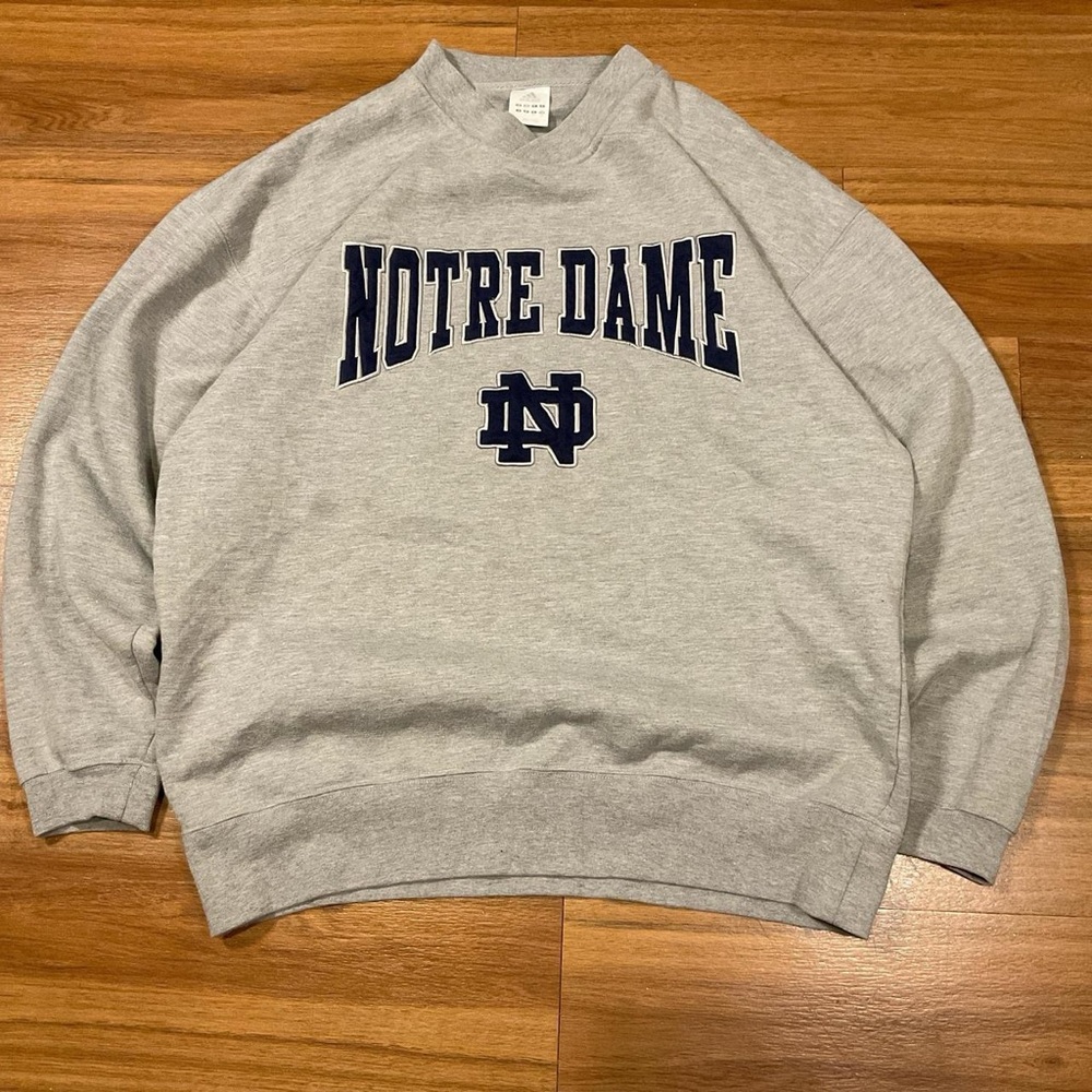 Vintage Adidas Notre Dame College Grey size Large Crewneck Sweater